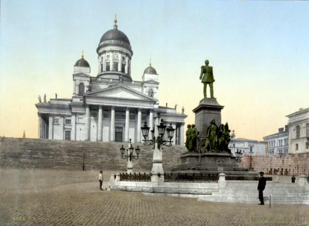 Helsinki_Cathedral_and_statue_of_Alexander_II_(1890-1900).jpg